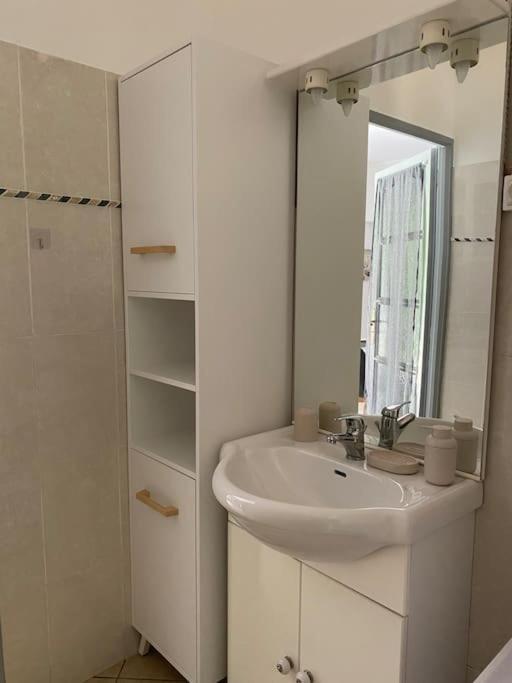 Villa Serenice - F2 Au Calme, Climatise, Wifi Et Parking Gratuit ภายนอก รูปภาพ