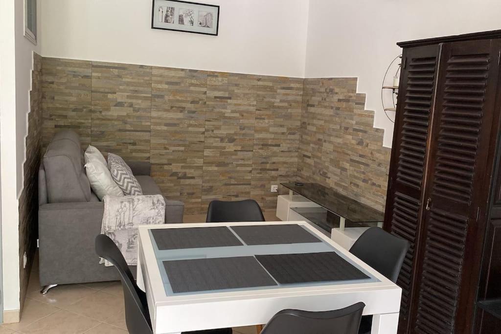 Villa Serenice - F2 Au Calme, Climatise, Wifi Et Parking Gratuit ภายนอก รูปภาพ